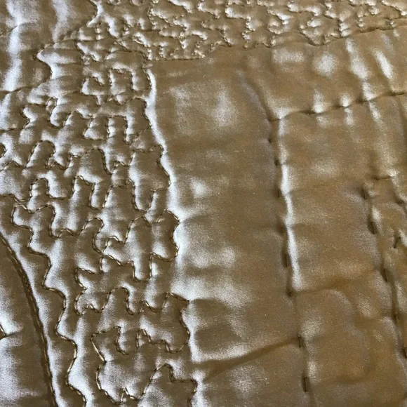 Elegant Tan/Champaign Quilted Bedspread - Picture 10 of 11
